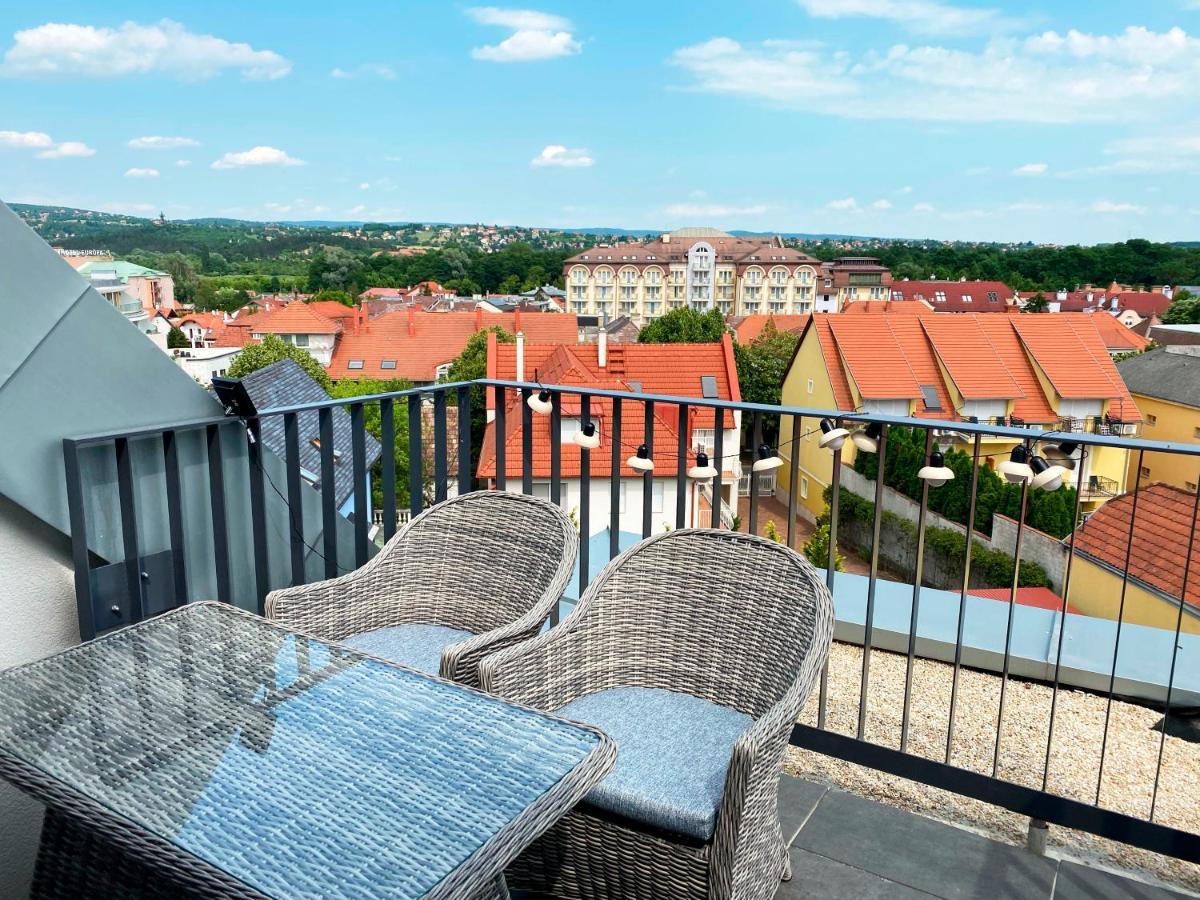 Panorama View Apartment In City Center Хевиз Экстерьер фото