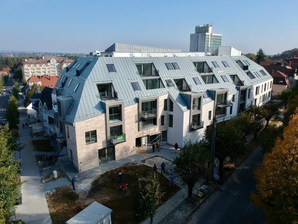 Panorama View Apartment In City Center Хевиз Экстерьер фото