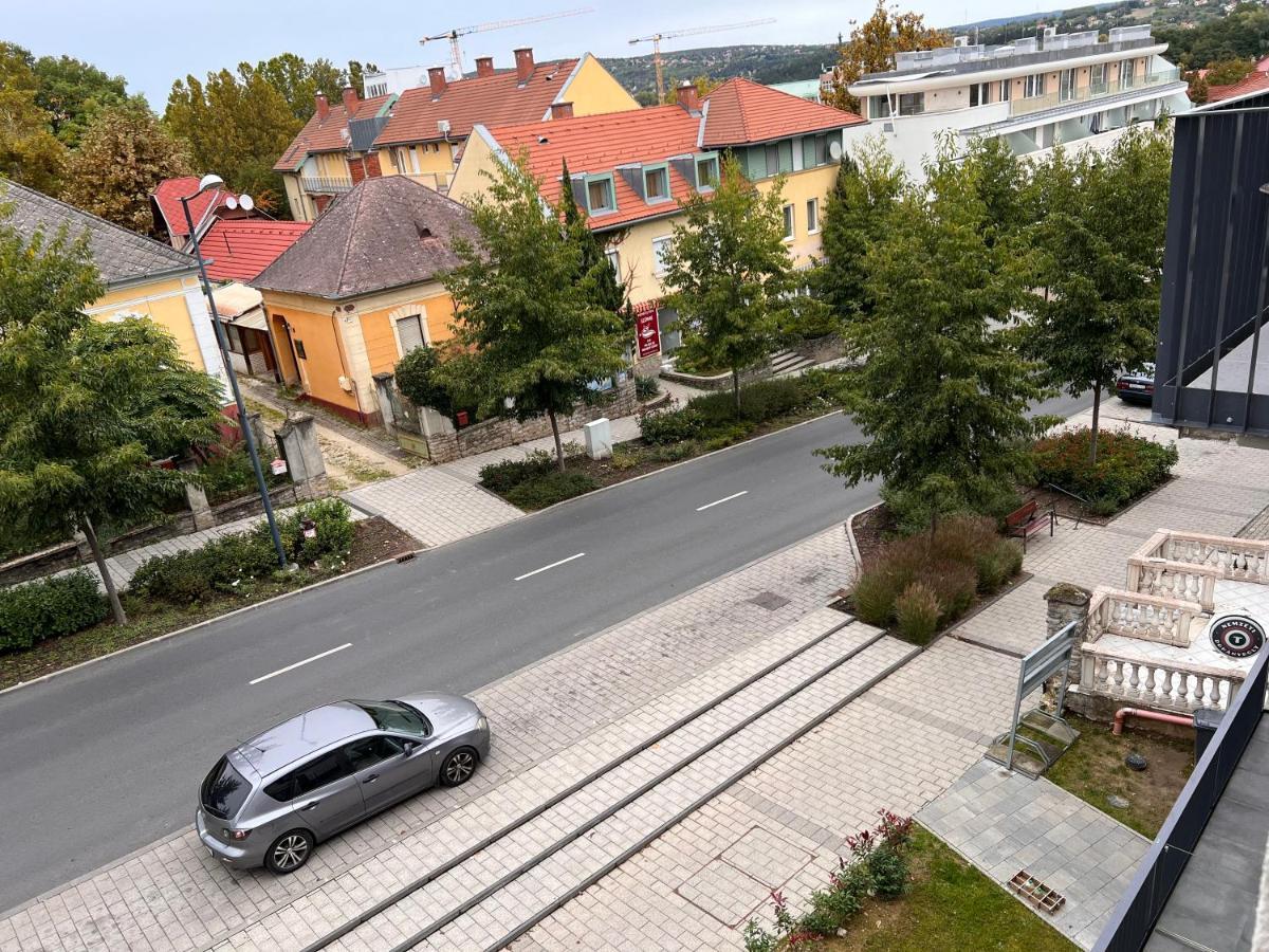 Panorama View Apartment In City Center Хевиз Экстерьер фото