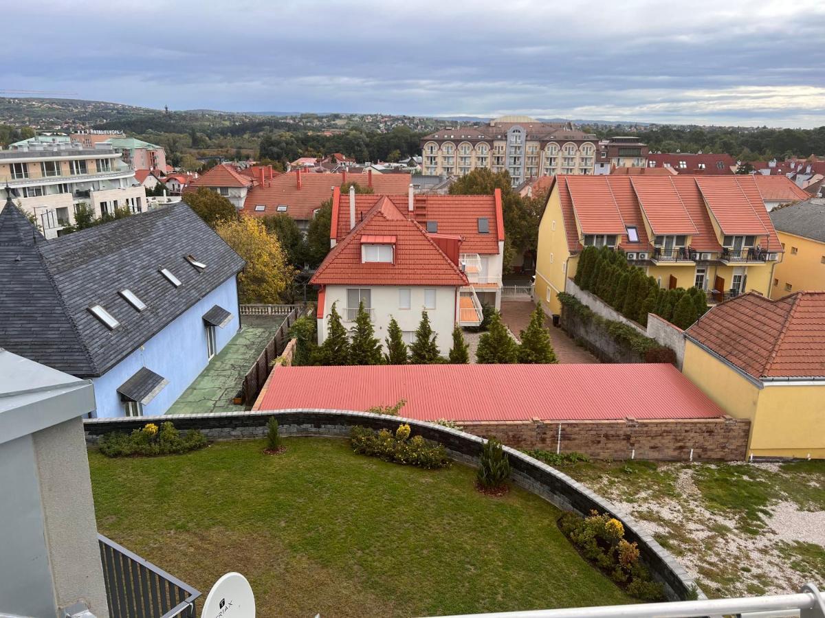 Panorama View Apartment In City Center Хевиз Экстерьер фото